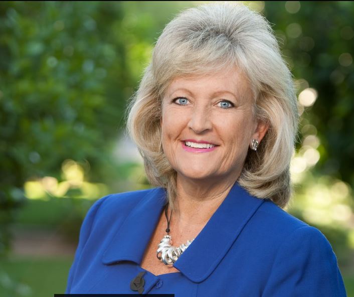 Lynda Shely headshot